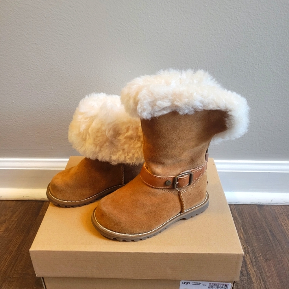 Toddler size 7 Ugg boots